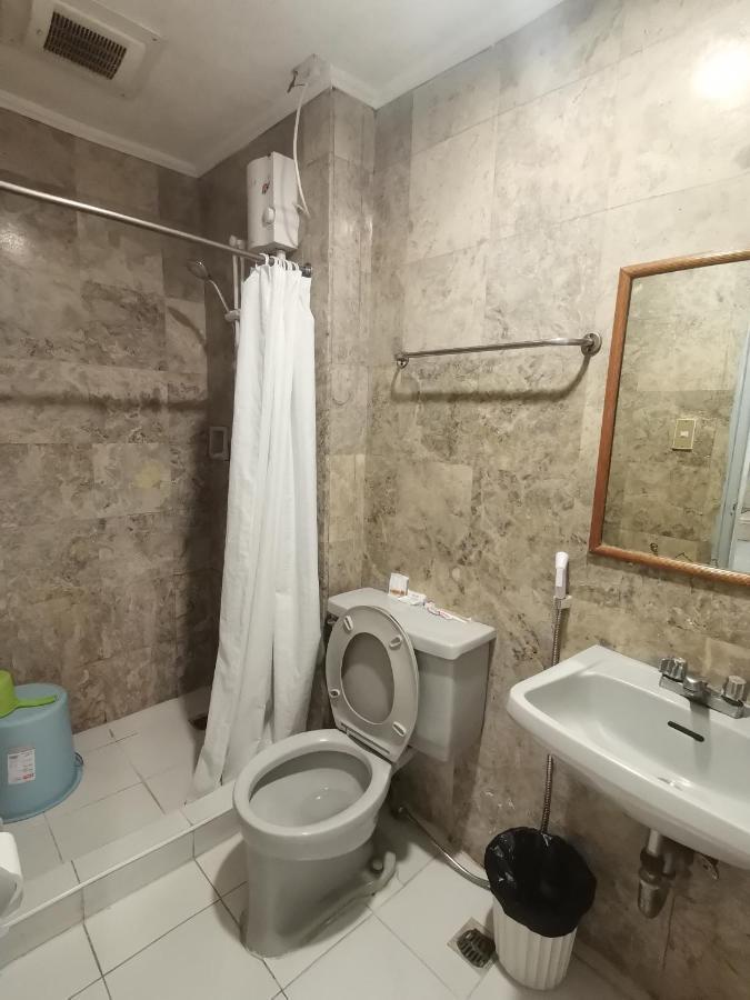 Warm Makati Aparthotel Μακάτι Εξωτερικό φωτογραφία